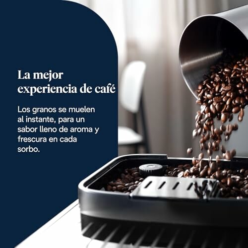 Granos de café cayendo en una máquina para moler.