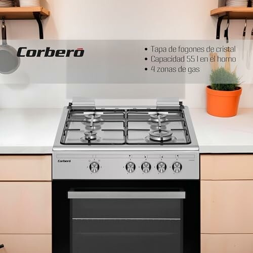 Cocina de gas Corberó con tapa de cristal y cuatro fogones.