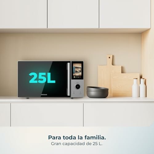 Microondas de 25 litros en cocina moderna.
